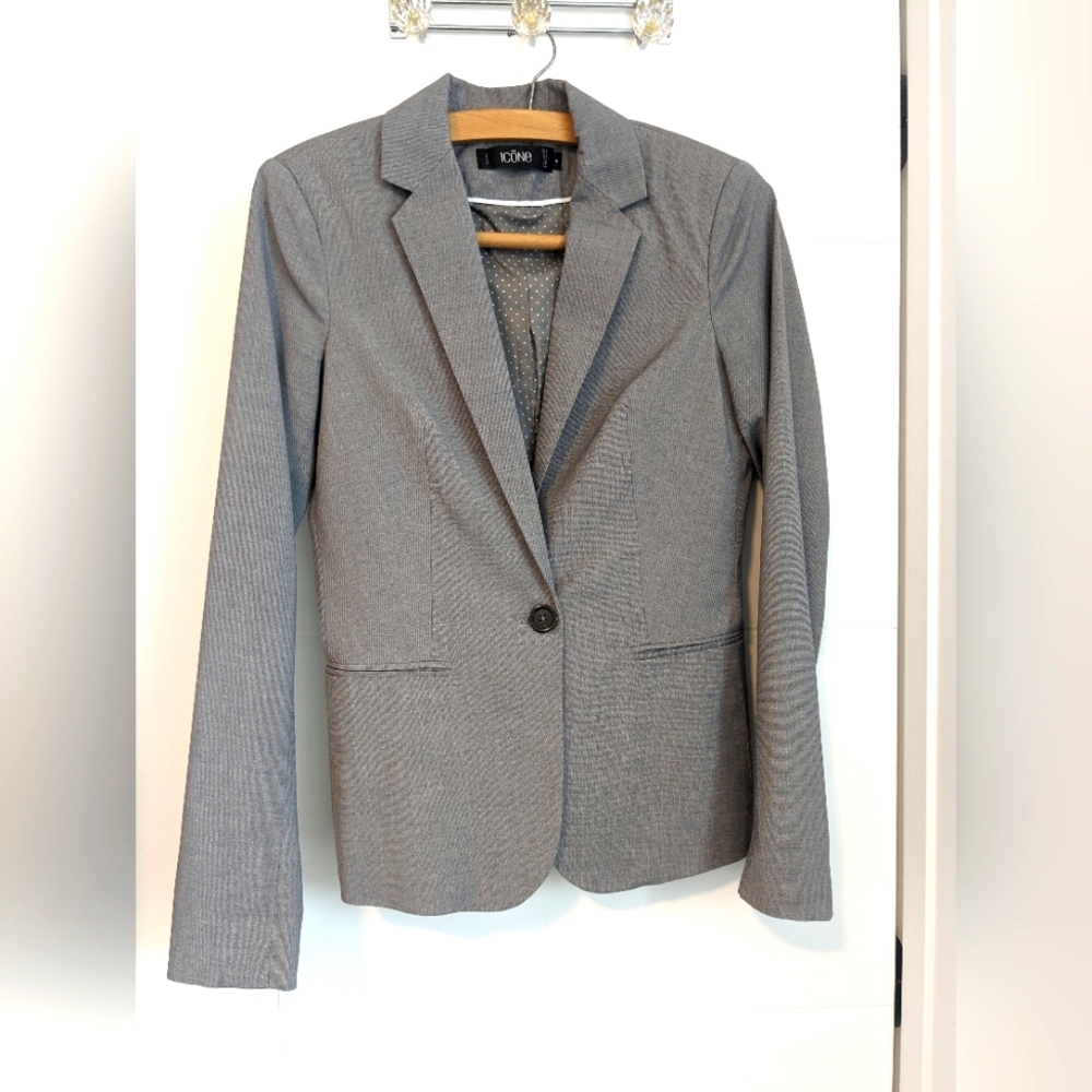 Icone women's suit jacket. Grey. Barely worn. Size 4.